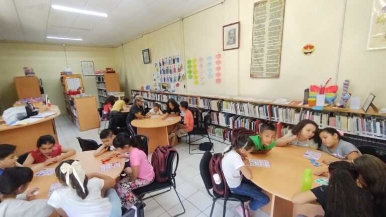 Bibliotecas de Jerez reciben donaciones de material