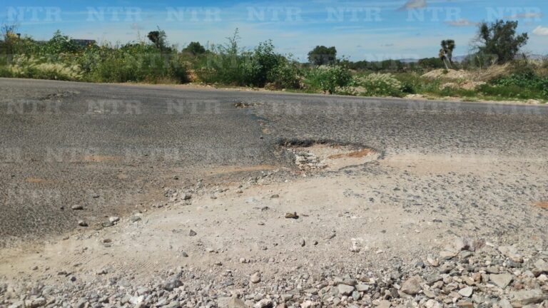 En abandono, vía hacia Paseos de Valle