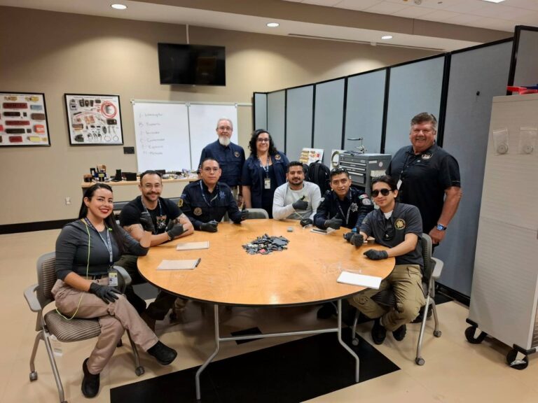 Preparan a agentes en control de explosivos en centro internacional