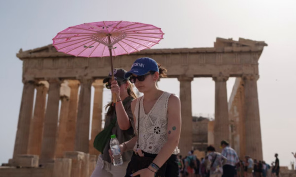 Cierra Acrópolis de Atenas por ola de calor extremo