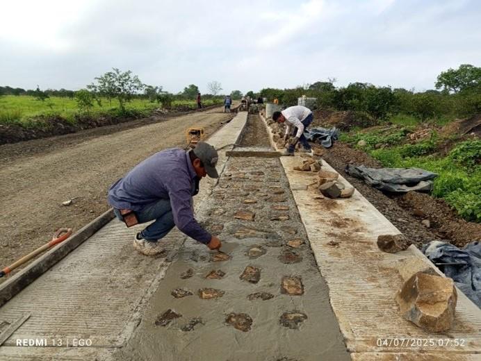 Construyen dos caminos artesanales en Zacatecas
