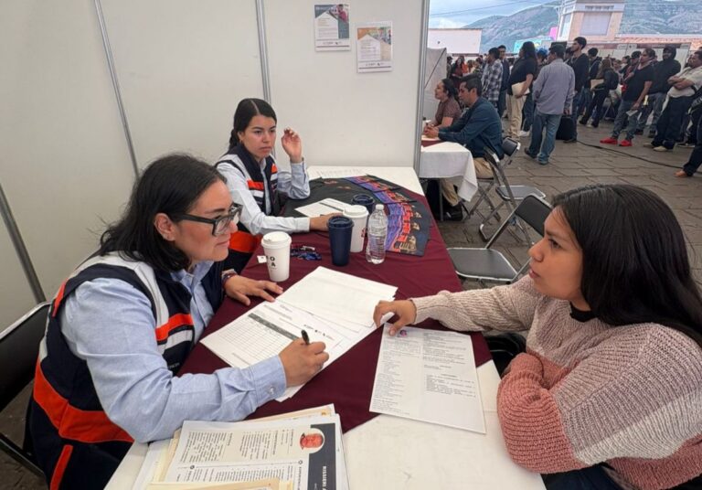 Contratan a 182 en feria del empleo