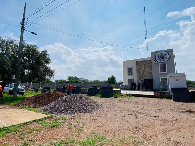 Construyen cerco para el edificio de Seguridad Pública de Cuauhtémoc