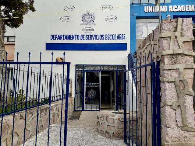 Detenidos, más de 2 mil títulos de la UAZ