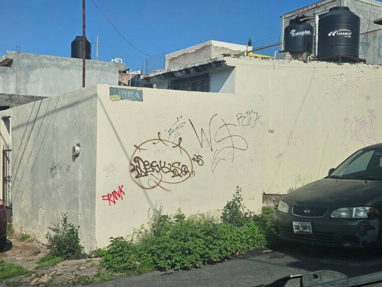 Detienen a grafitero menor de edad