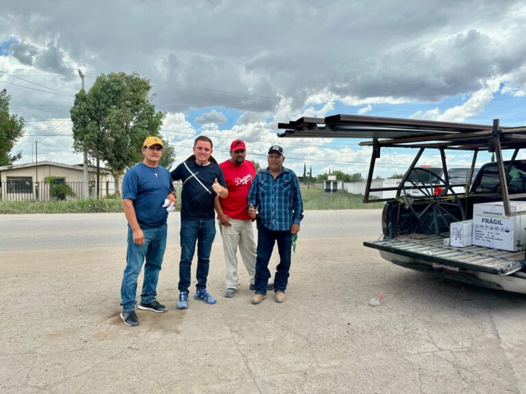 Entrega Chuy Badillo apoyos en San José de Lourdes