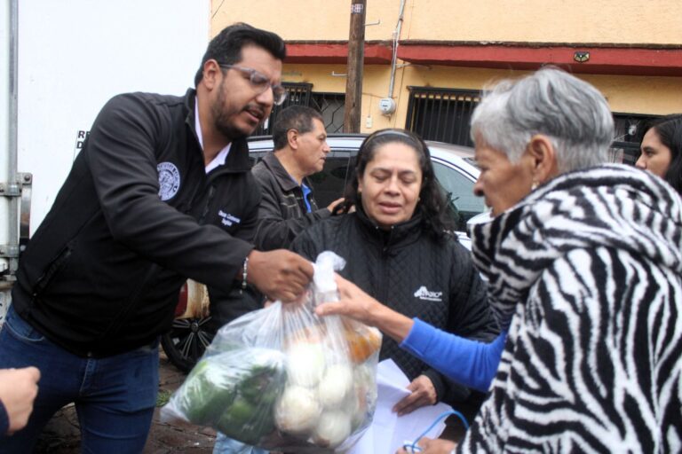 Entregan apoyos del Banco de Alimentos