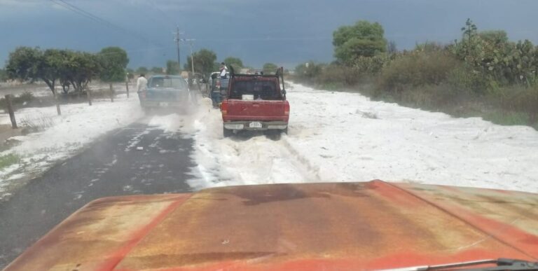 Granizo atípico daña casas y cultivos en Villa Hidalgo