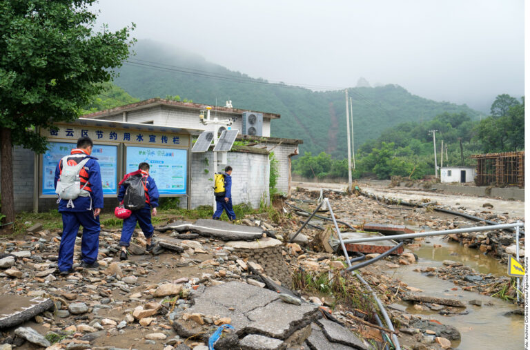 Hay al menos 30 muertos por las inundaciones en Pekín