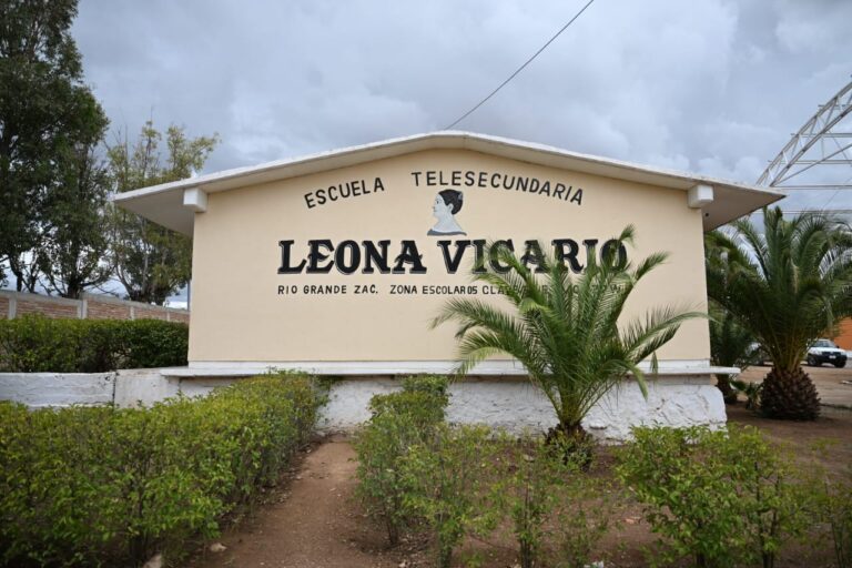 Inauguran obras de mejoramiento en Telesecundaria de Río Grande