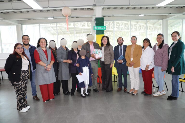 Inicia etapa preadoptiva para niña de 8 años