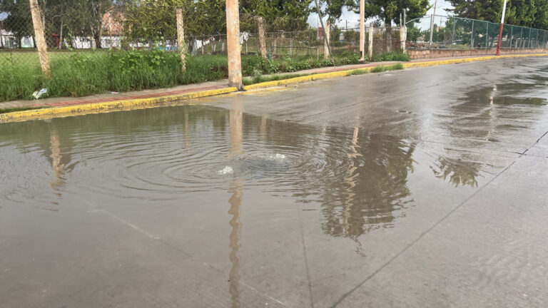 Merman lluvias las calles de El Mineral