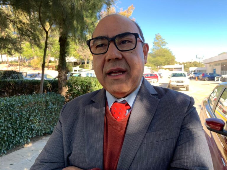 Realiza Román gestiones por adeudo con ISSSTE