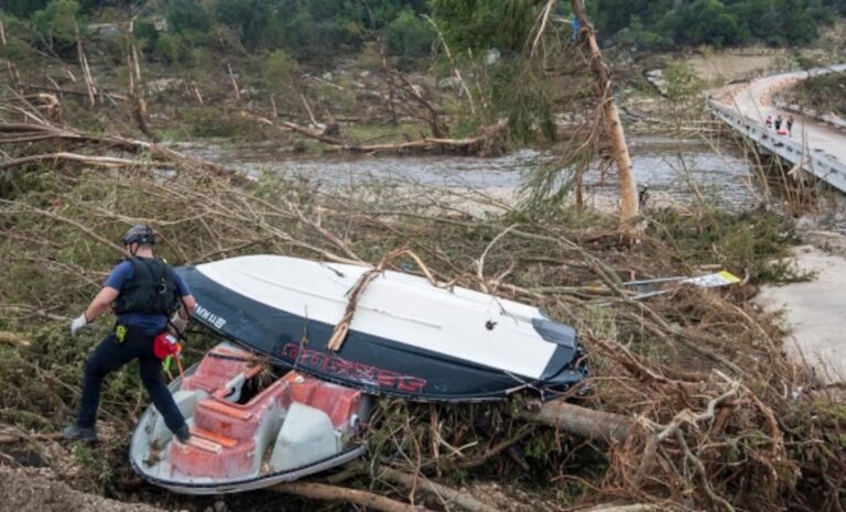 Aumentan a 80 los muertos por las inundaciones en Texas