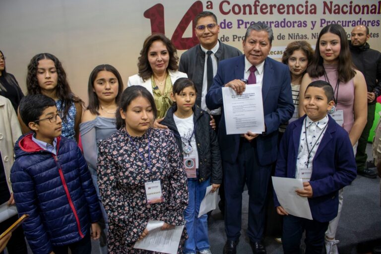Urgen atención niños y adolescentes