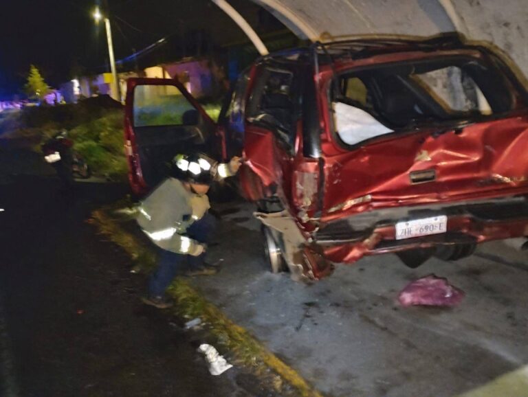Aparatoso choque deja cuatro lesionados