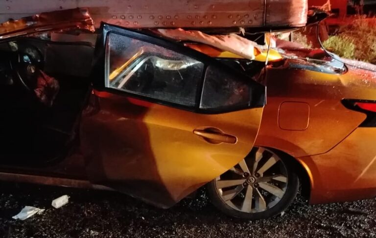 Aparatoso accidente en Morelos deja dos heridos