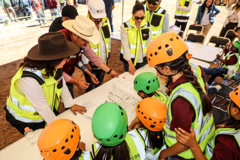 Visitan la obra de la nueva Casa Cuna Semillitas