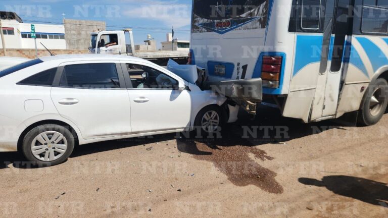 Se impacta vehículo con camión de la Ruta 1