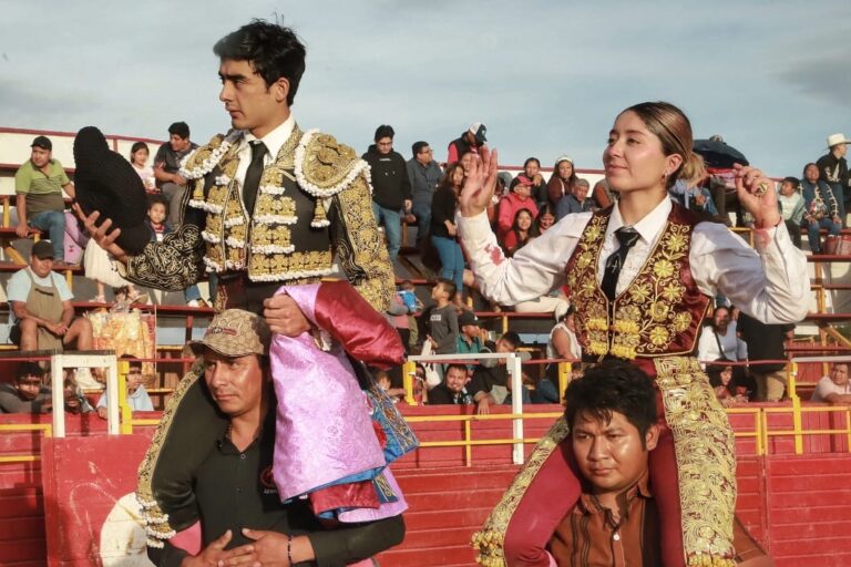 Navarrete y Luz Elena, a hombros en Atoyatempan, Puebla