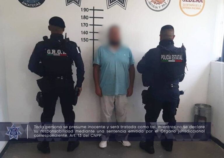 Lo aseguran por conducir un vehículo con placas sobrepuestas