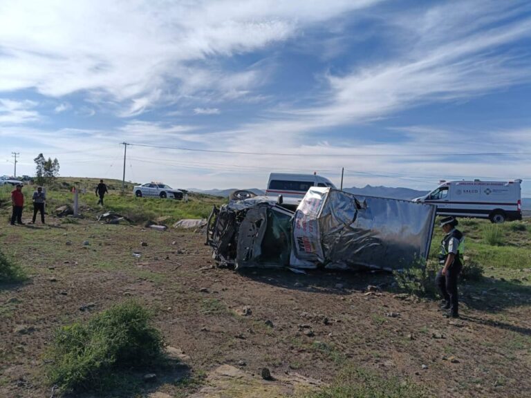 Aparatosa volcadura en la 45 deja dos lesionados