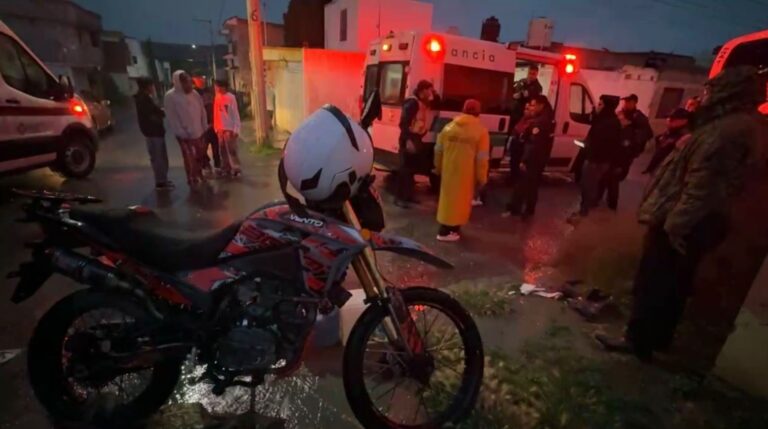 Camión embiste a motociclistas en Jardines del Sol