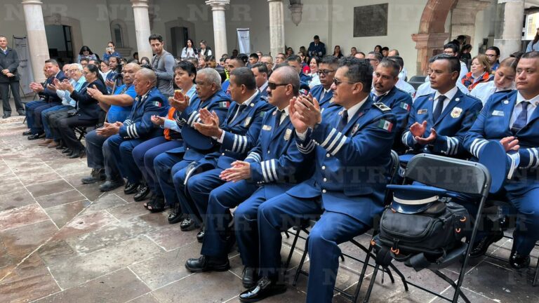 Prometen a bomberos mejores condiciones laborales