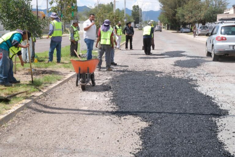 Inicia bacheo de bulevar en Jerez