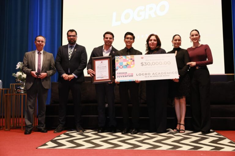 Premian a 16 jóvenes por su compromiso social