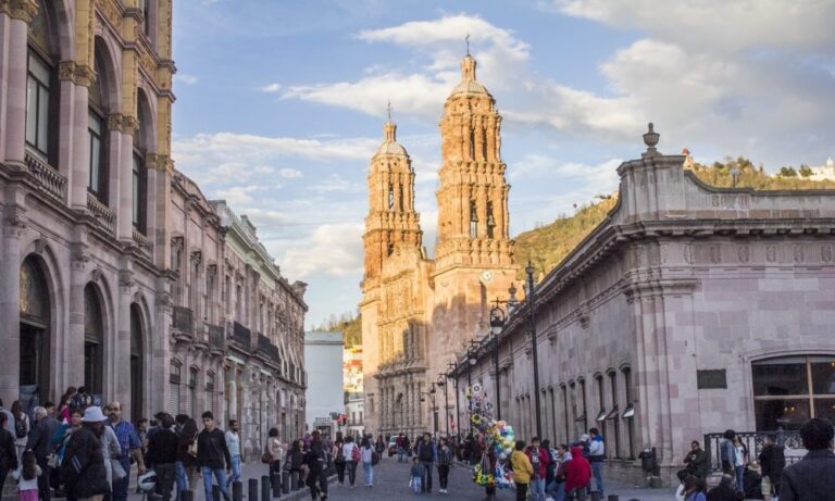 Caen 20% ventas en Centro Histórico; ambulantes, la causa