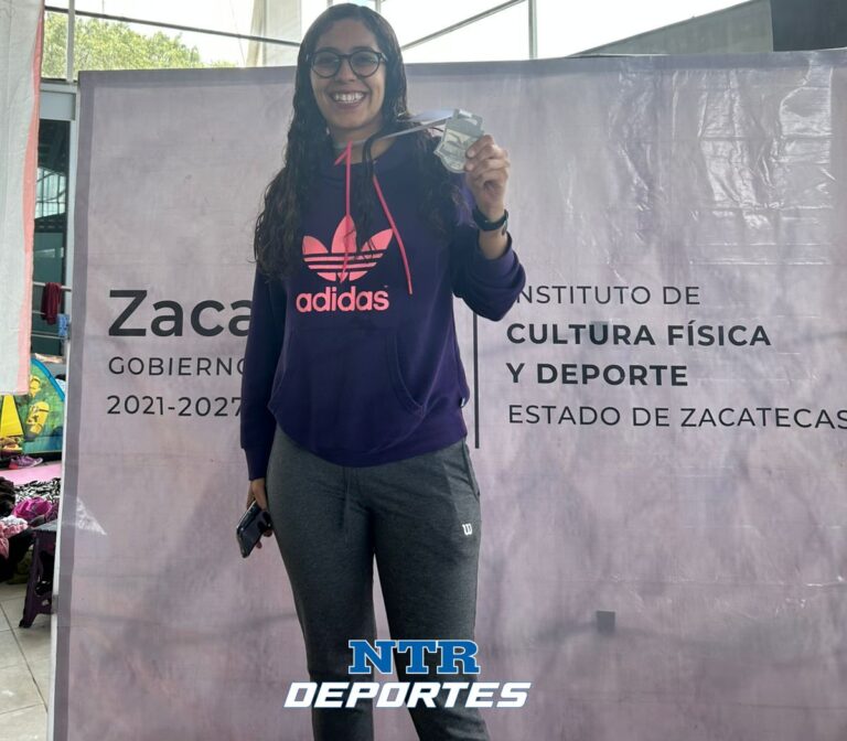 Ceci Mota destaca en estatal de natación