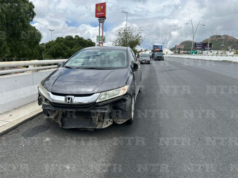 Chocan sobre puente del bulevar