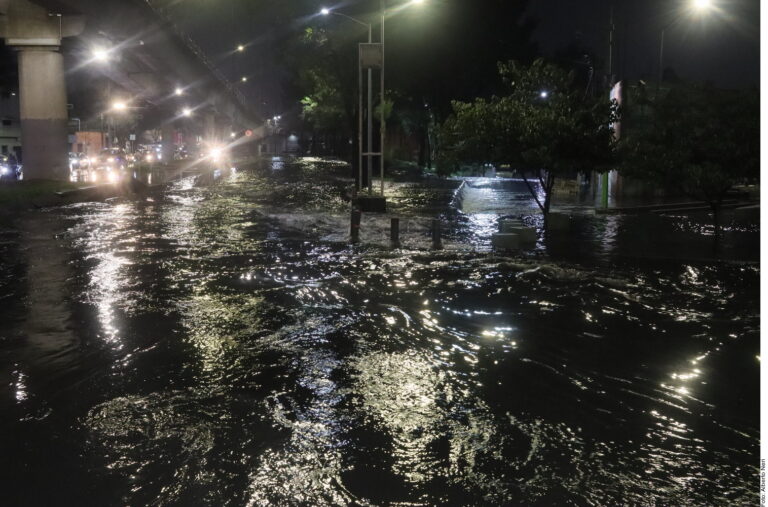 Colapsan calles, Metro, aeropuerto, hospitales…