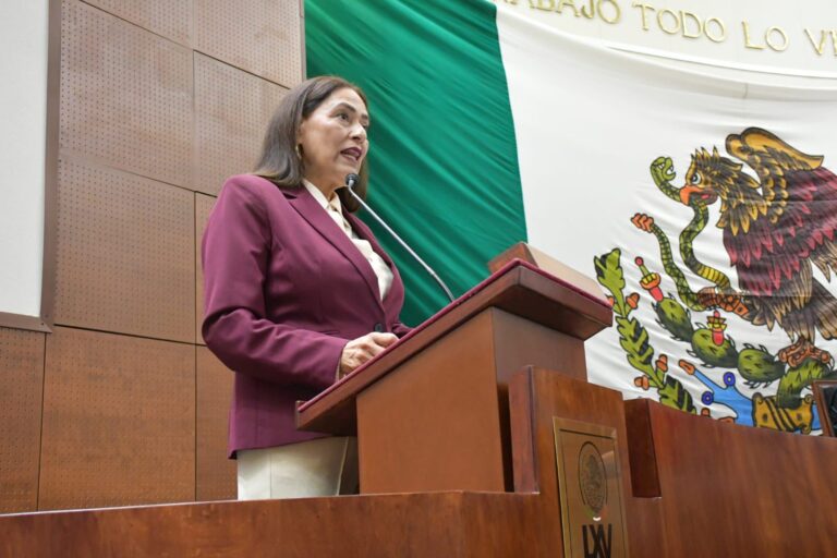 Piden becas para mujeres violentadas