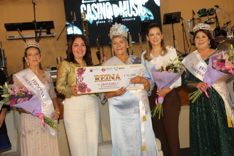 Coronan a reina de la Tercera Edad Zacatecas