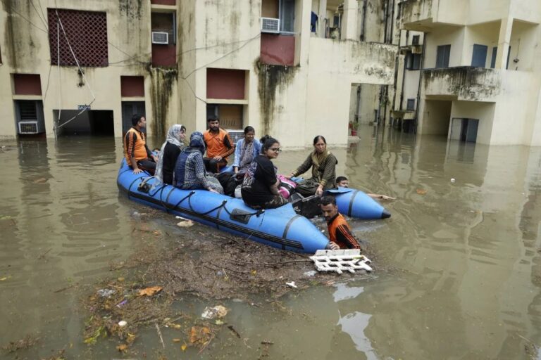 Evacuadas 150 mil personas en Pakistán por inundaciones