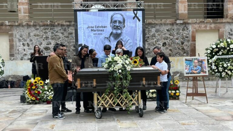 Despiden a José Esteban Martínez con homenaje