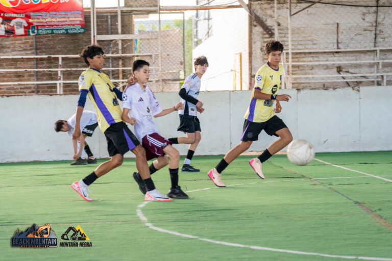 Montaña Negra domina en el fútbol rápido de Tlaltenango