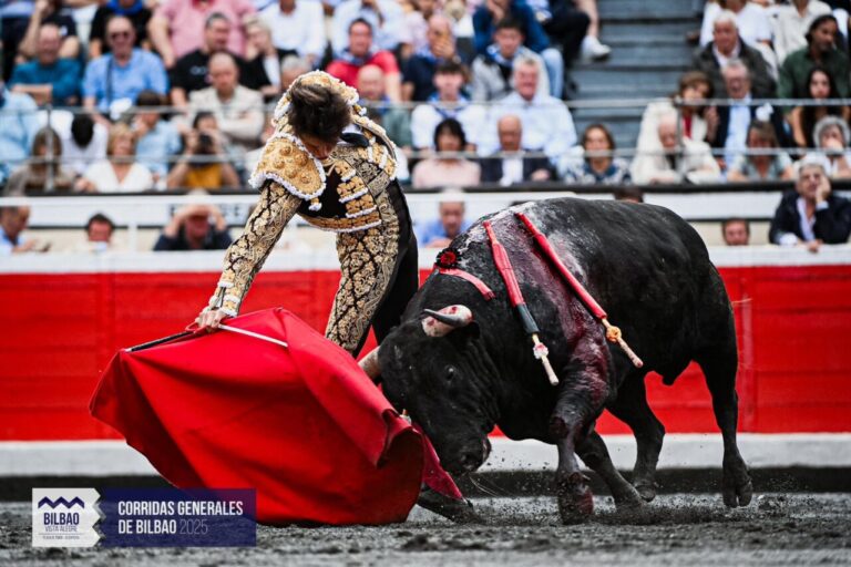 Roca Rey se consagra en Bilbao