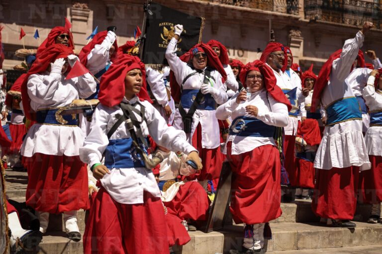 Rompe récord Guinness desfile de Morismas de Bracho