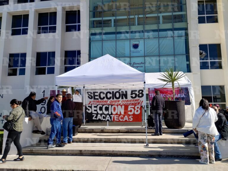 Monta Sección 58 plantón en la Sefin; exigen incremento salarial