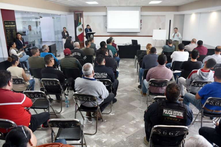 Capacitan a funcionarios sobre manejo de combustible