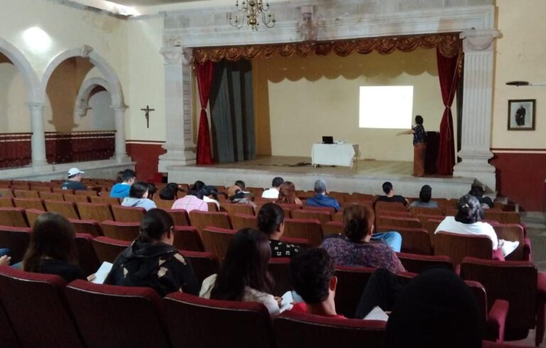 Capacitan en cultura turística a estudiantes del Teúl de González Ortega