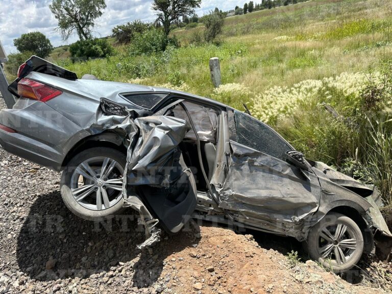 Intenta ganarle el paso al tren y termina arrastrado