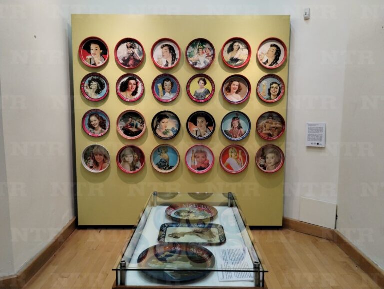 Exhiben identidad mexicana en colección de charolas