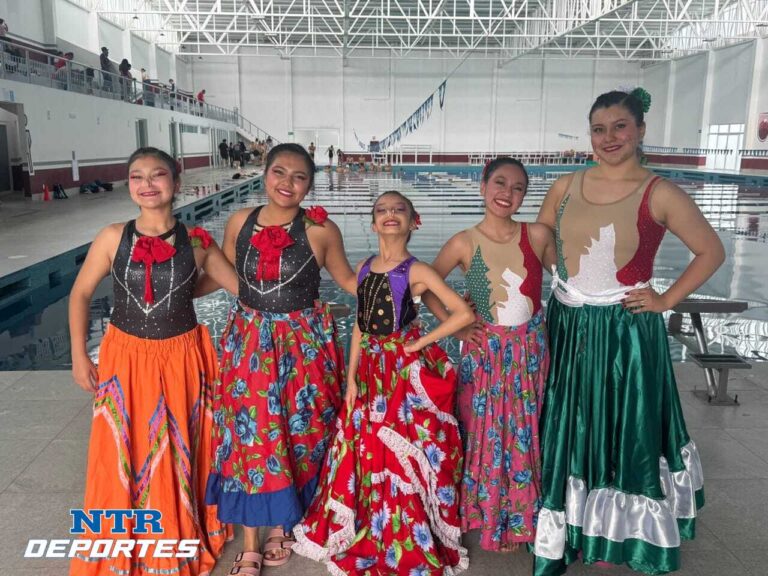 Conmemoran fiestas patrias con copa de natación