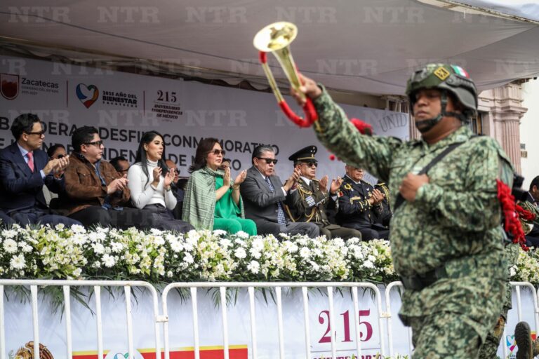Celebran 215 años de la Independencia de México