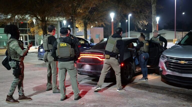 DEA ‘desarma’ al Cártel de Sinaloa: Arresta a 600 personas y decomisa 480 kilos de fentanilo