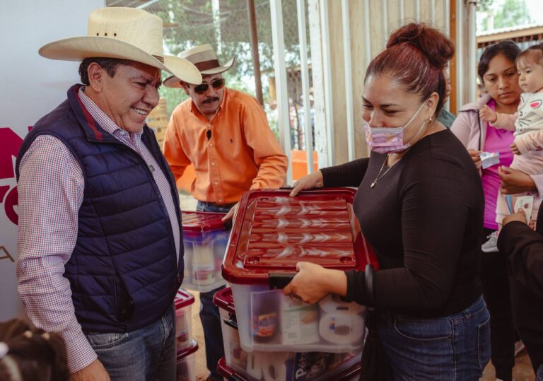 Entregan despensas en comunidades de Fresnillo